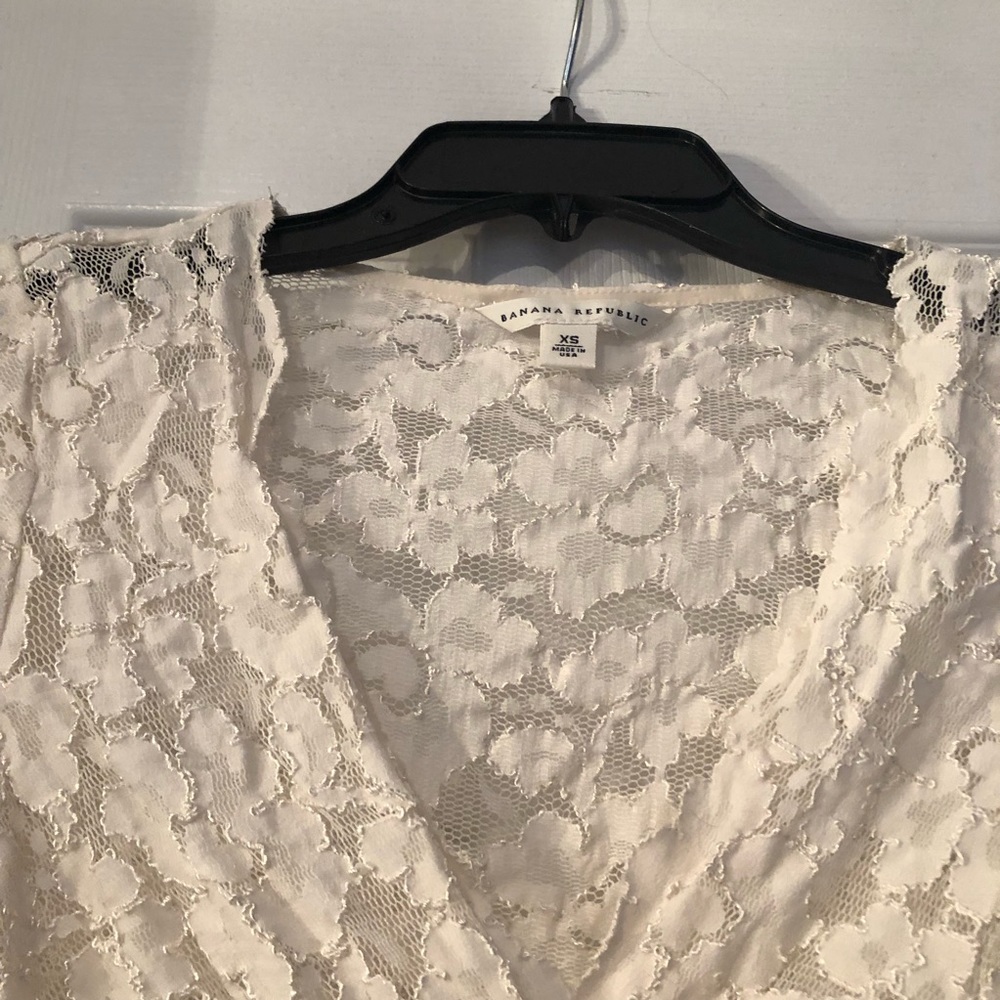 Sheer lace material Banana Republic top - Picture 2 of 3